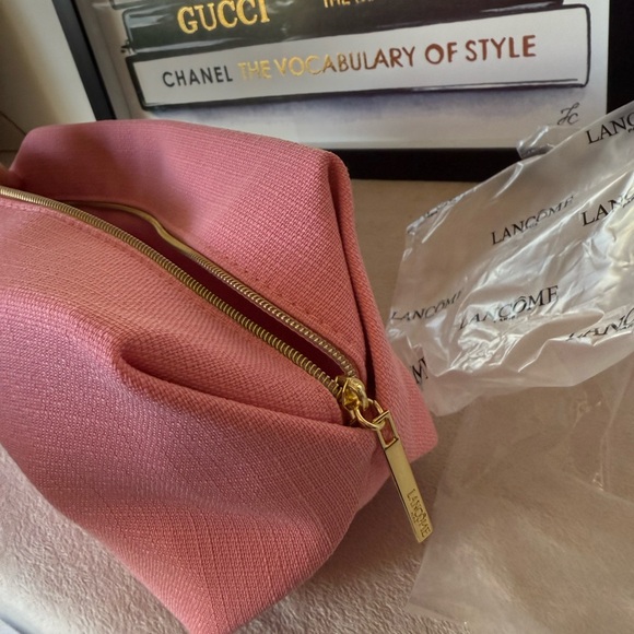 New Lancome Cosmetic Make Up Set & Pink
Cosmetic Bag - Picture 5 of 14